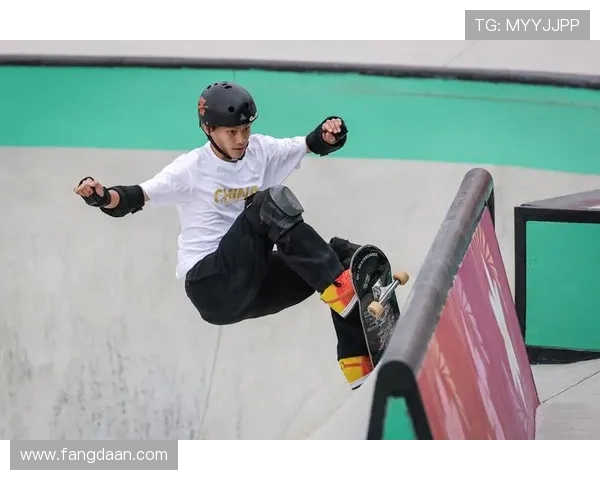 重庆滑板队展现卓越灵活性实力创新高引领全国滑板新风潮 重庆滑板队展现卓越灵活性实力创新高引领全国滑板新风潮